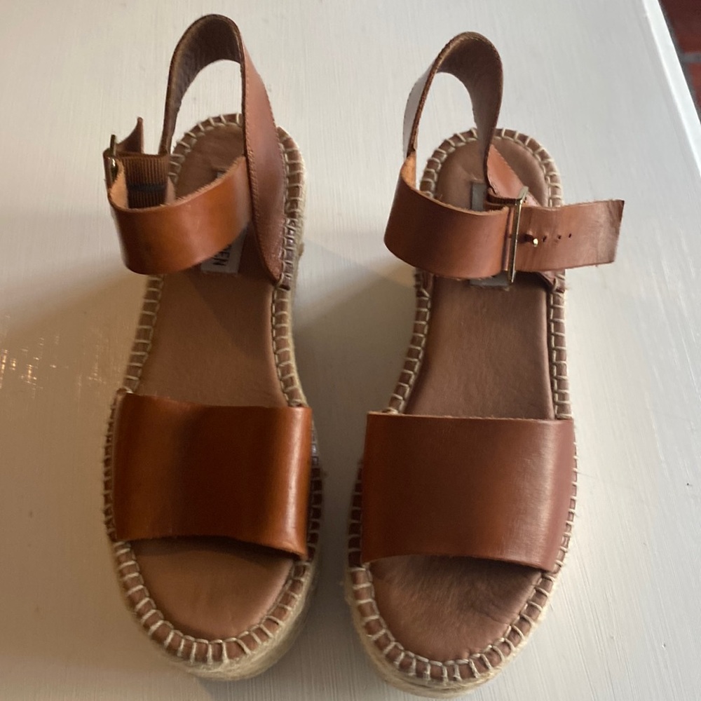 Steve Madden leather platform sandal size 6.5